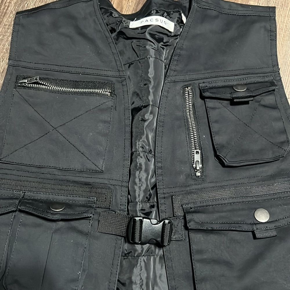 Pacsun Tactical Zippered
Pockets Pouch Utility
Tech Vest Jacket Black
Mens- S - Picture 4 of 14